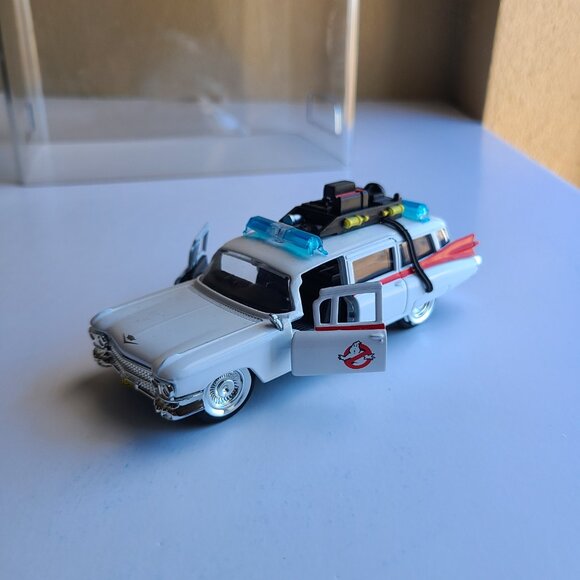Jada Toys Ghostbusters Diecast Ambulances - Picture 3 of 5